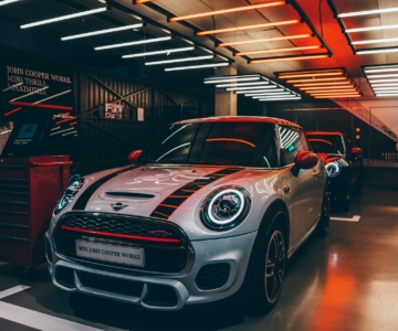 white and red mini cooper countryman