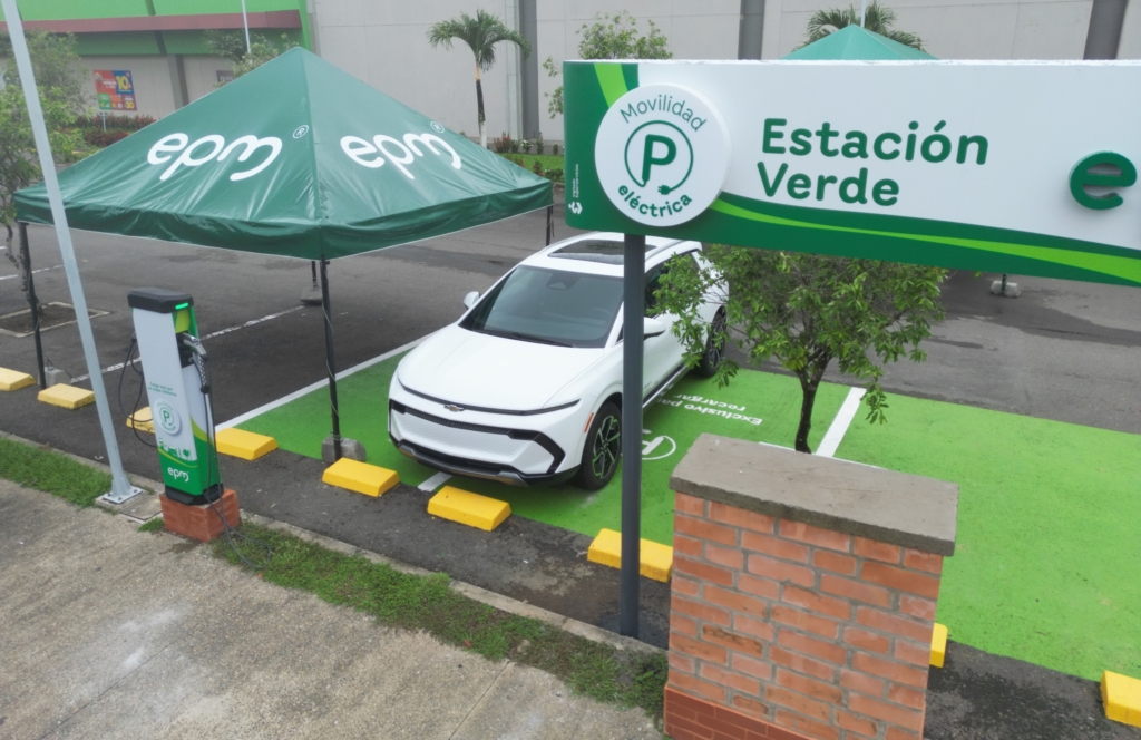 EPM inauguró la primera estación de carga de vehículos eléctricos de Urabá