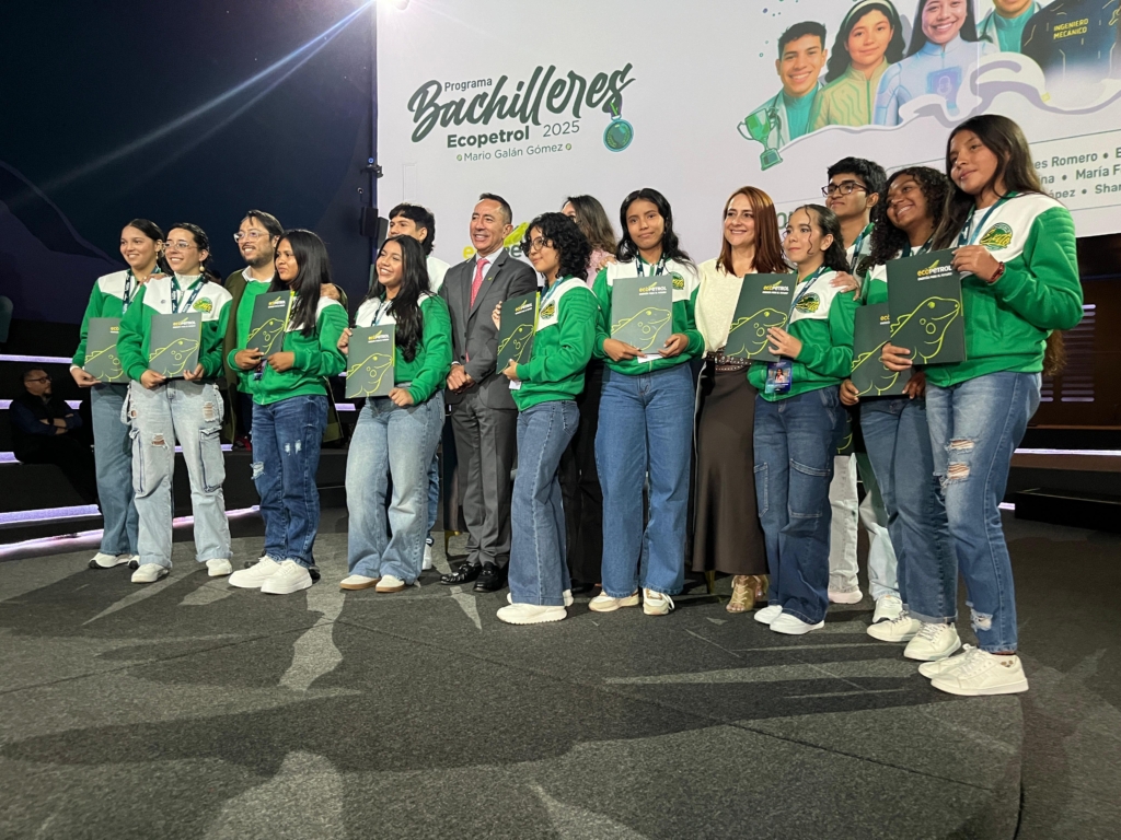 Ecopetrol entregó 100 becas universitarias a jóvenes de todo el país