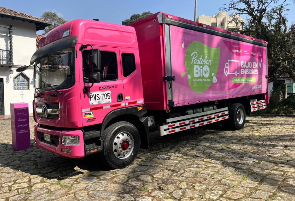 En marcha el primer vehículo de reparto de bebidas impulsado por gas