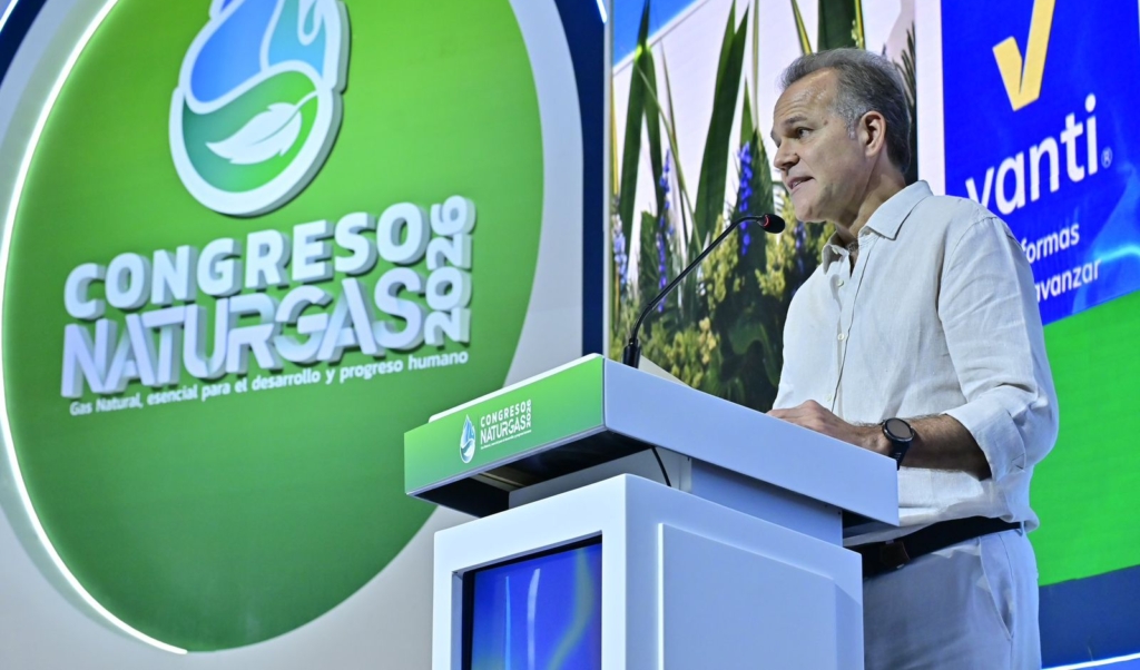 Estatismo o desarrollo empresarial, el dilema en que se debate el sector gasifero