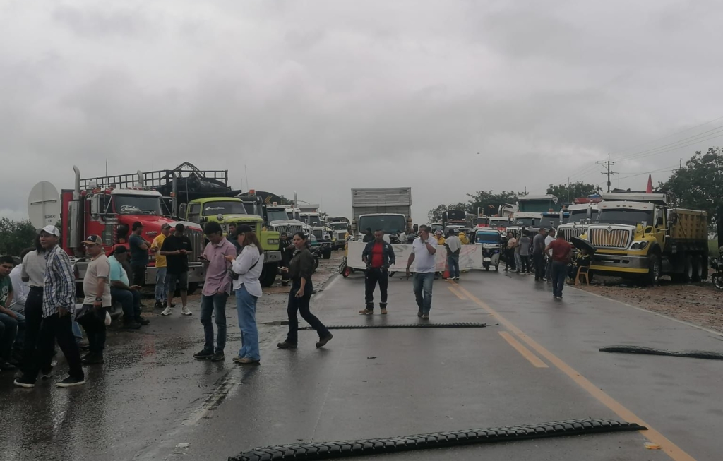 Millonarias pérdidas por bloqueos en Puerto Gaitán
