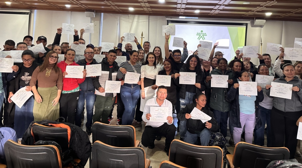 Vendedores ambulantes reciben capacitación de GASNOVA y el SENA